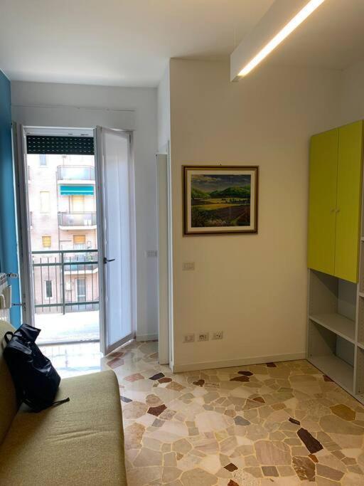 Cozy 1-Room Studio In Giambellino Milan Luaran gambar